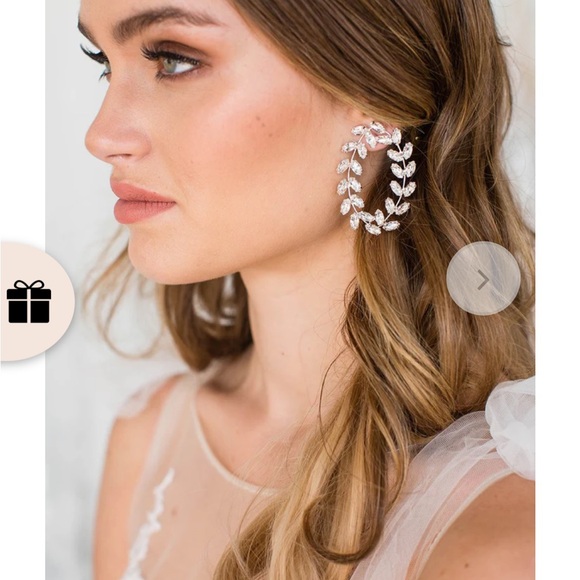 Jewelry - Elegant Silver Leaf Hoop Earrings